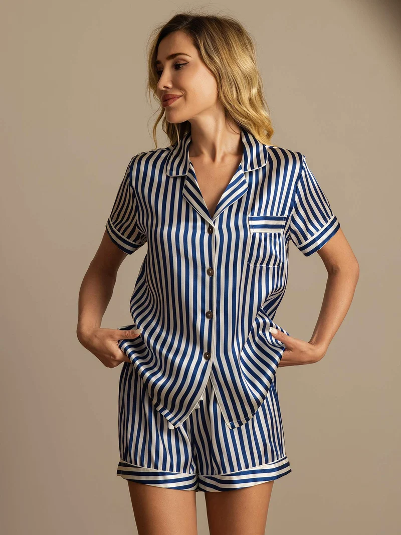 100% Maulbeerseide Damen-Kurzarm-Pyjama-Set mit Streifenmuster sowie Reverskragen und Shorts