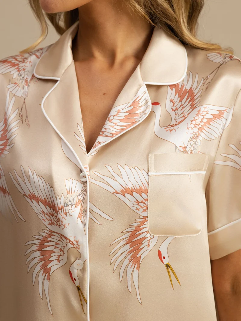 19 Momme 100% Maulbeerseide Damen-Kurzarm-Pyjama-Set mit Kranichmuster und Reverskragen