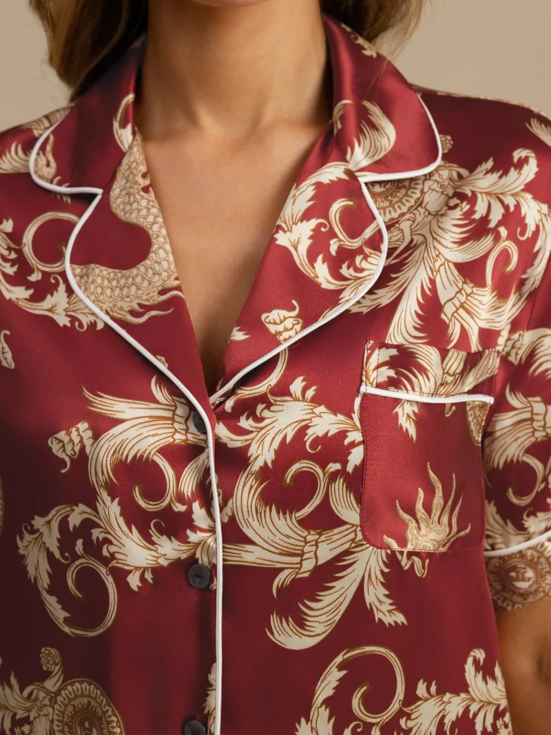 100% Maulbeerseide Damen-Kurzarm-Pyjama-Set mit Drachenmuster sowie Reverskragen und Shorts