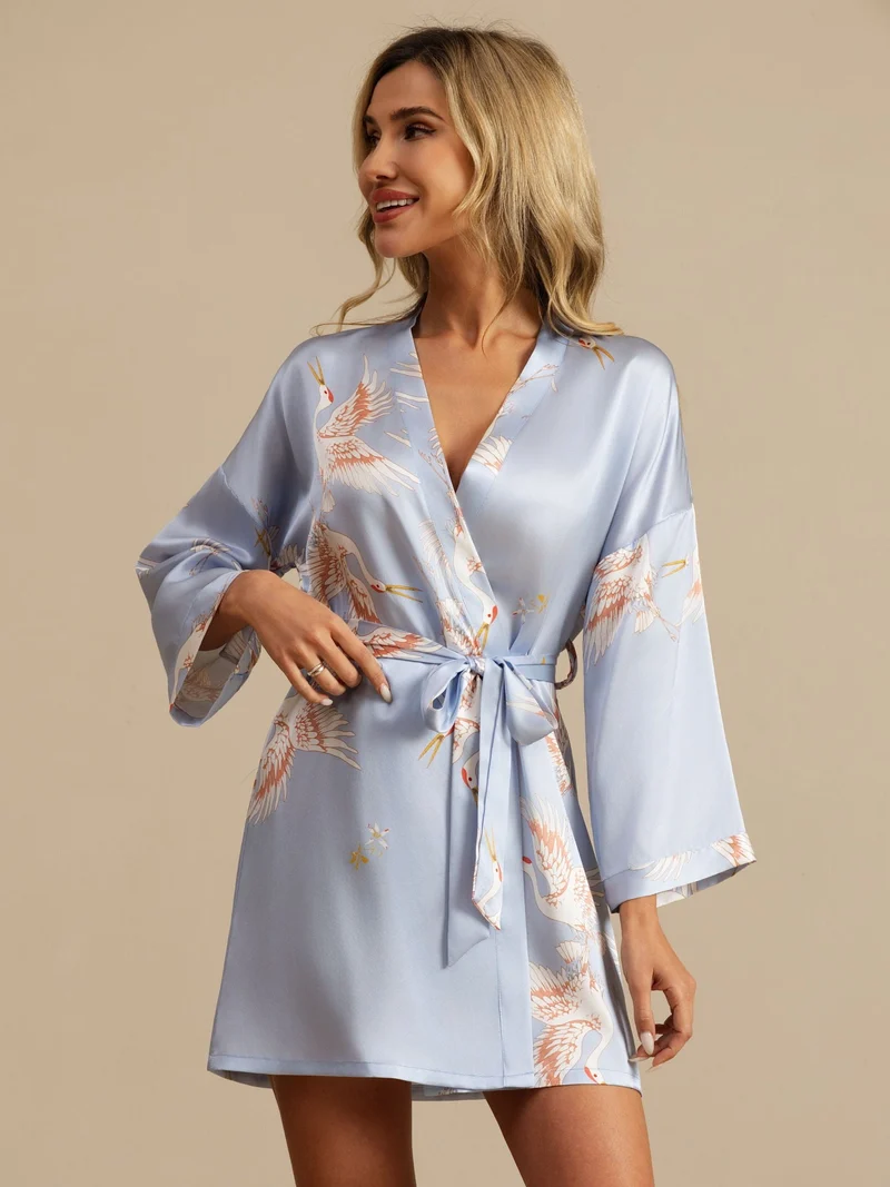 19 Momme 100% Maulbeerseide kurzer Damen-Kimono mit Kranichmuster und 3/4-Ärmeln