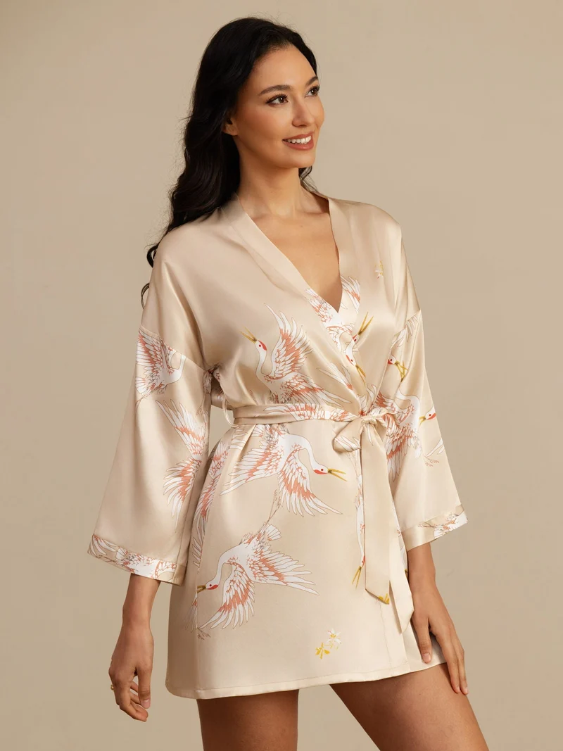 19 Momme 100% Maulbeerseide kurzer Damen-Kimono mit Kranichmuster und 3/4-Ärmeln
