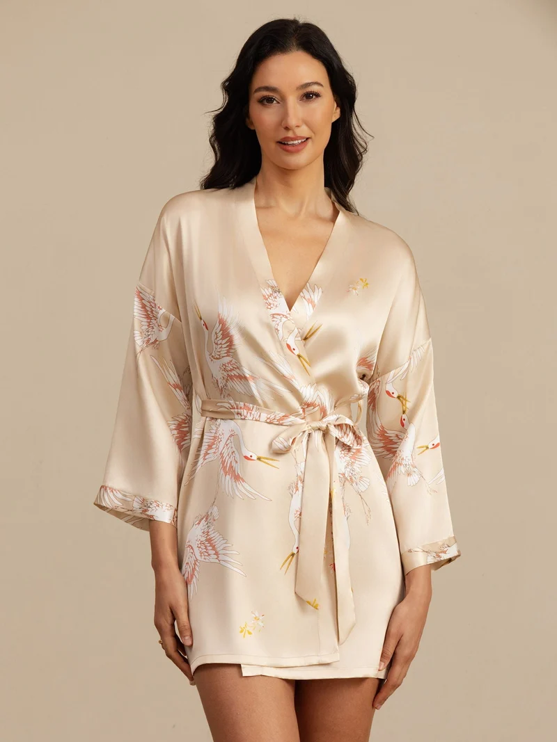 19 Momme 100% Maulbeerseide kurzer Damen-Kimono mit Kranichmuster und 3/4-Ärmeln