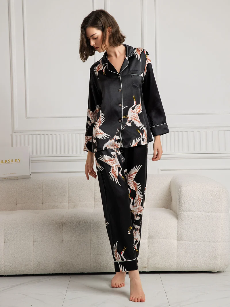 19 Momme 100% Maulbeerseide Damen-Langarm-Pyjama-Set mit Kranichmuster und Reverskragen