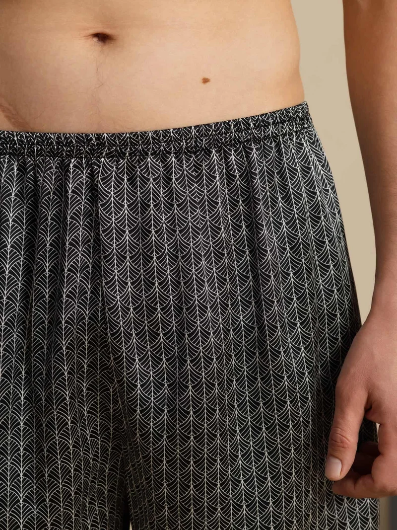 Reine Seide Herren-Schlafshorts mit marineblauem Ginkgomuster und Elastikbund