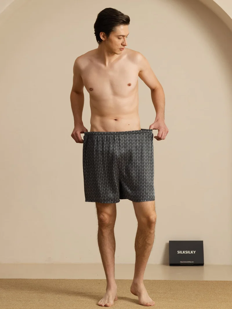 Reine Seide Herren-Schlafshorts mit marineblauem Ginkgomuster und Elastikbund
