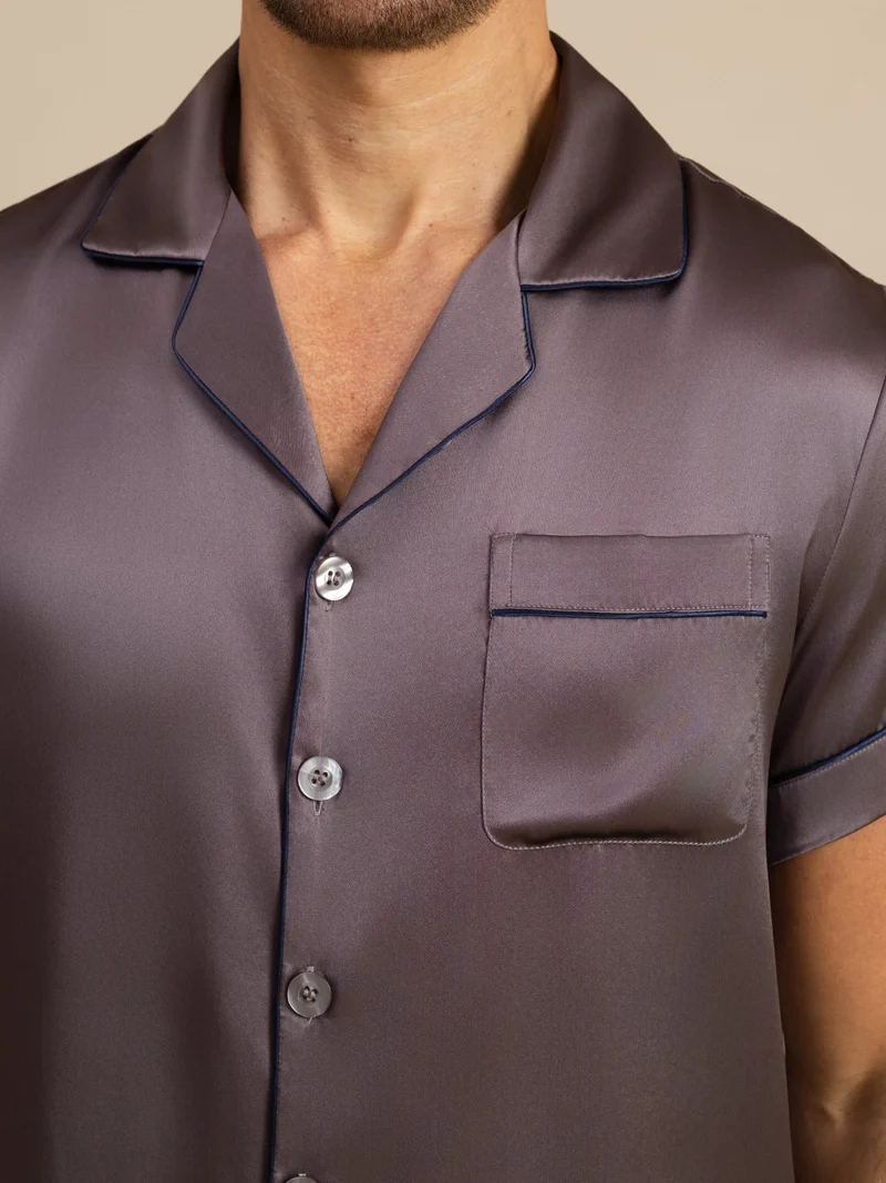 100% Maulbeerseide Herren-Kurzarm-Pyjama-Set mit Reverskragen und Shorts